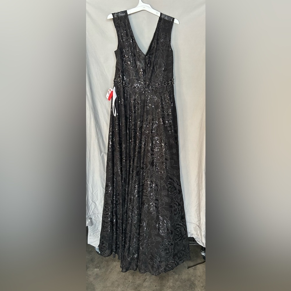 Mac Duggal Black Sleeveless Gown - Picture 4 of 4